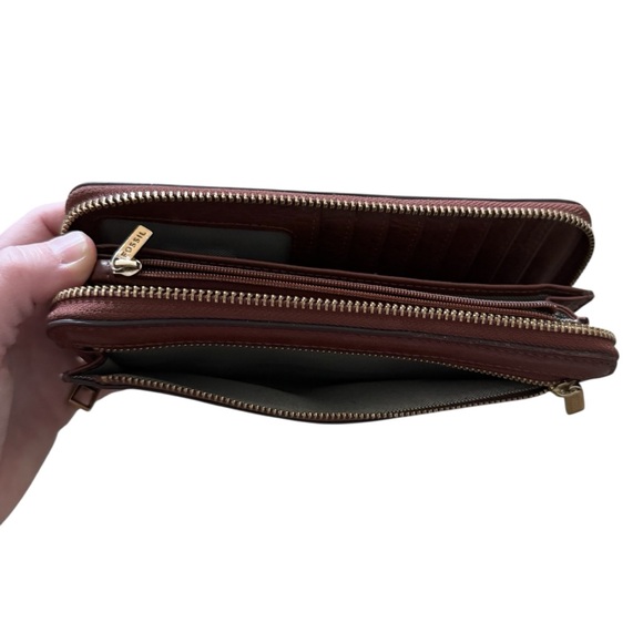 Fossil Chestnut Leather Wallet with Gold Accent - Picture 7 of 8